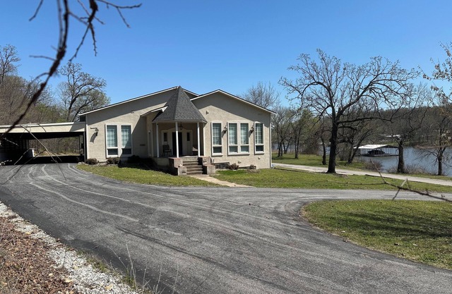 NEW-gorgeous water front home with private dock