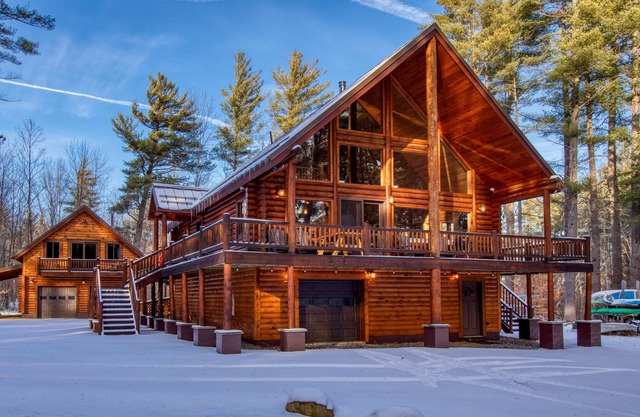 NEW! Gorgeous Wilmington Riverfront Lodge!