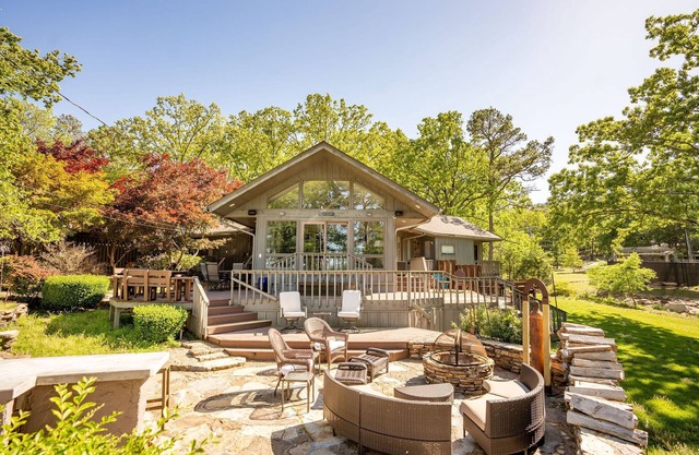 New! Greers Ferry Lakefront Home in Eden Isle