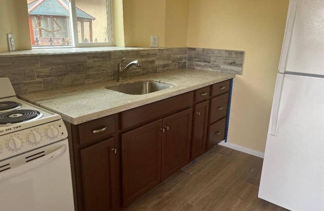New Guest House located 5 miles from beach in Oceanside.