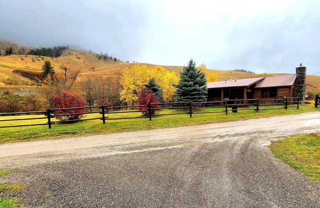NEW Guest Ranch Bozeman MT Cabin Lodge on Bridger Creek with mountains & trails