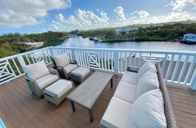 NEW Hilltop 1BR 1BA Harbour & Sunset View Rentals