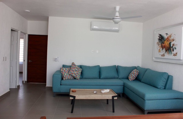 New Home by the beach. Gym and Pool Access