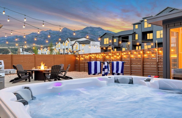 NEW HOME in Mountain Green-The Powder Nest Retreat with private Sauna Hot Tub