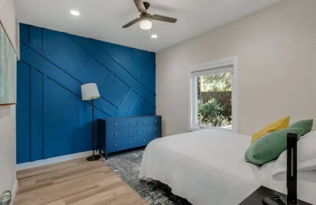 NEW Home near Colleges & Downtown - free parking