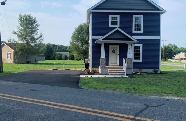 New home w/ EV charging, close to beaches and DE Turf