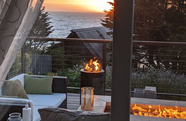 New Home w Expansive Ocean and Sunset Views, Steps to the Seal Cove Beach