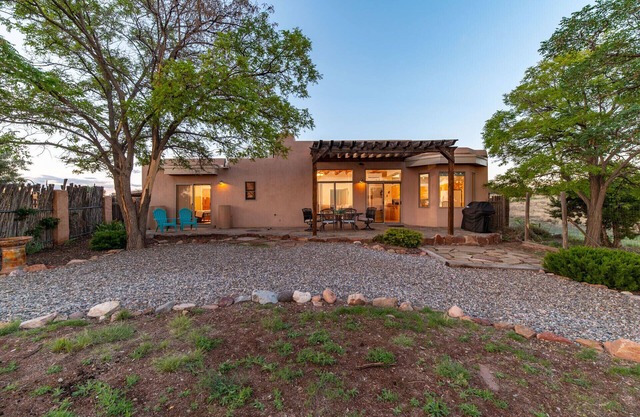 NEU! Luxusurlaub in Santa Fe: In der Nähe von Skifahren, Restaurants, Kunst und Meow Wolf