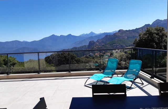 Neues Haus mit Blick auf die Calanches de Piana