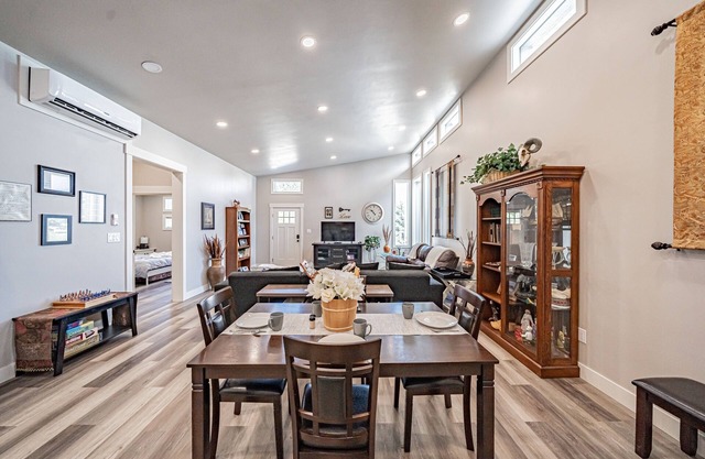 New House located 15 mins from BYUI & Heise Hot Springs. Kelly Canyon nearby.