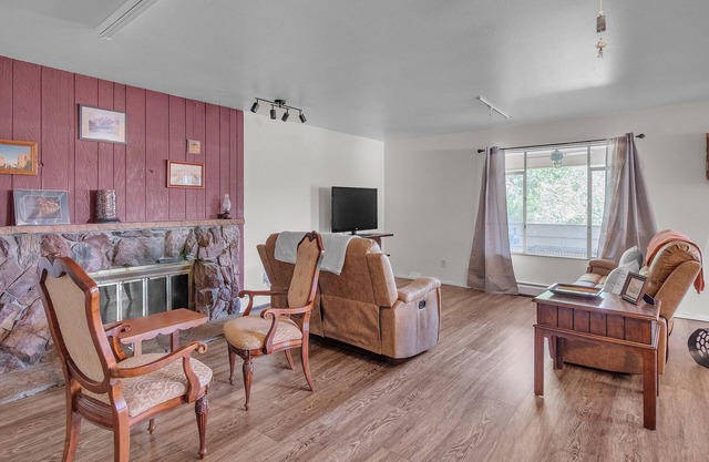 NEW! House of Broken Dove 5-Bedroom Home - Handicap accessible - Pets Allowed