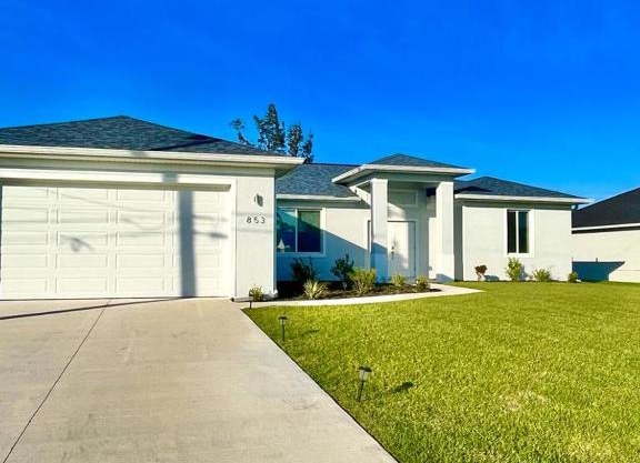 New house with canal view in Cape Coral
