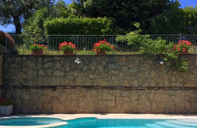 NEUES HAUS MIT SCHWIMMBAD PREIS LAUNCH