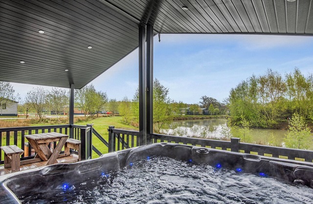 New in 2018. Modern and luxurious lodge with lakeside view.