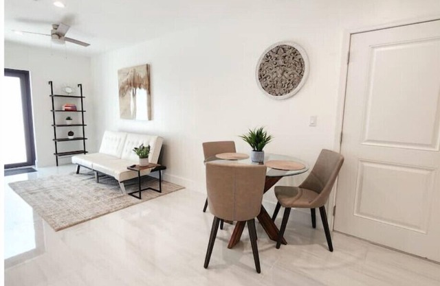 New in Town! Airport, Beaches, Downtown!