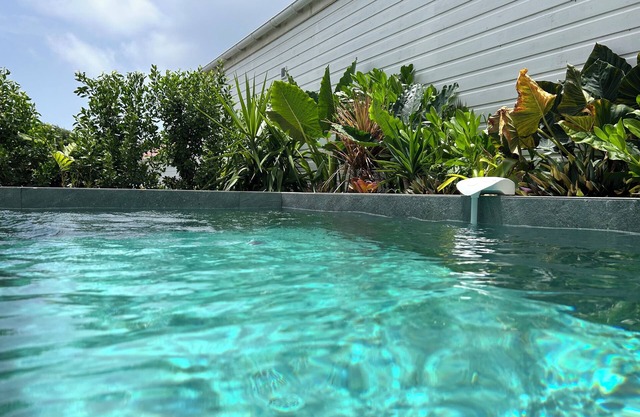 NEW, INTIMATE BUNGALOW WITH POOL