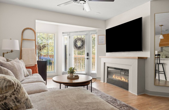 NEW Lakefront 2-bedroom condo on Beautiful TRL