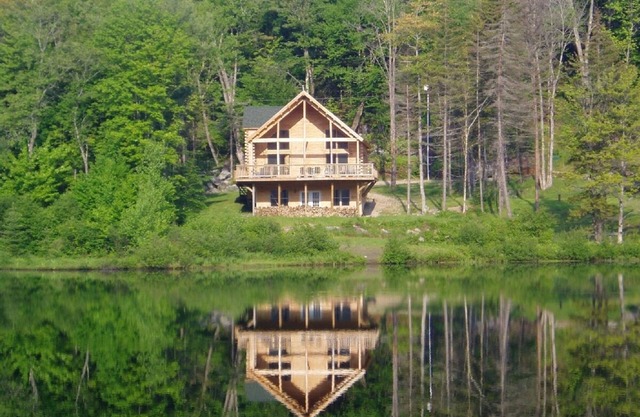 New Lakefront Log Home
