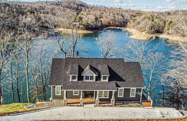 NEW! Lakefront Panoramic Views of lake and Mountains, Large Covered 2-Slip Dock