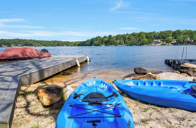 NEW Lakefront Retreat | Huge Deck, Kayaks, Views