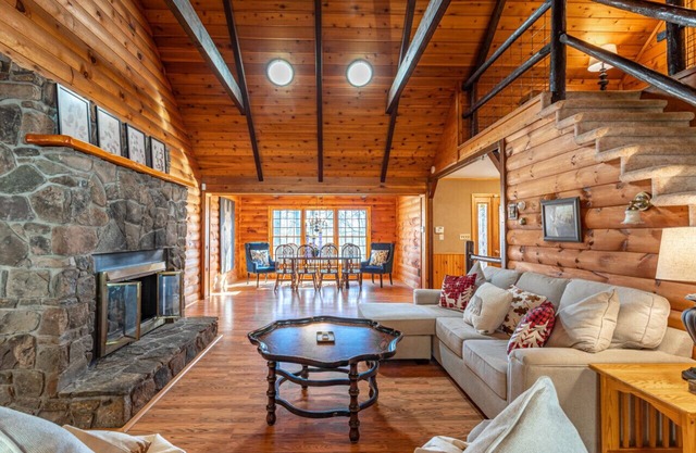 NEW: Large Cabin w/ Hot Tub & Game Room!
