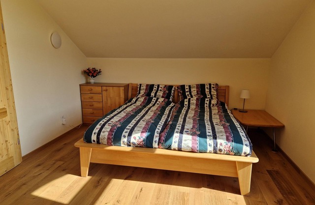 Neues, großes Familienzimmer in Öko-Ferienhaus in Kleinalmeröder Ortsrandlage