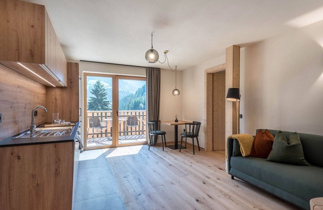 NEU Ferienwohnung Mesdi mit Bergblick, Garten, Terrasse und WLAN