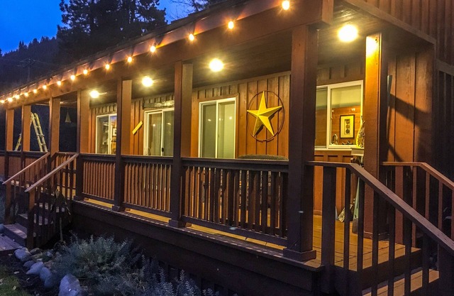 NEW LISTING! 2 Bedroom, 1 Bath cedar pine cabin on Chinook Pass