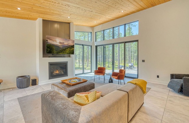 New Listing | 5 Miles to Park | Modern
