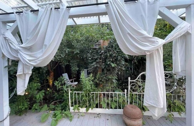 NEW LISTING-Adorable Craftsman, great neighborhood