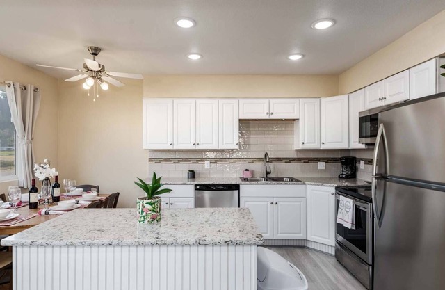 *New Listing* Adorable in town cottage, pet friendly, close to dunes, beach, river and restaurants