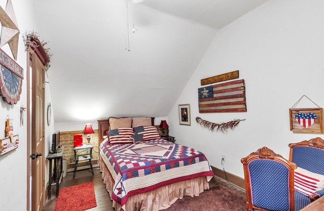 NEW LISTING! America Room by Main Street Bed & Breakfast