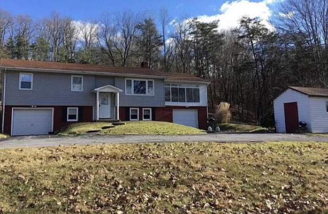 New Listing! Beautiful Hillside Terrace