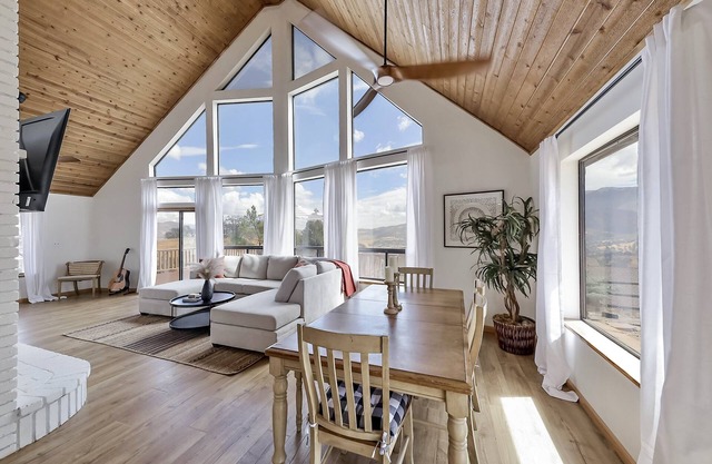 New Listing! Beautiful Getaway in the Tehachapi with Hot Tub!