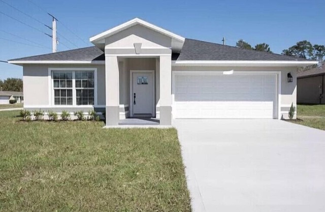 **New Listing!** Between Beach & Theme Parks!