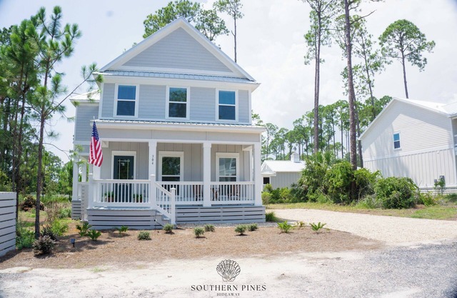 NEW LISTING!! Charming 3-bedroom house with Pool / Beach Access in St. Teresa