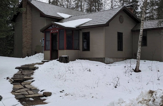 New Listing, Charming 2-bedroom cottage in Seney, White Birch Cottage