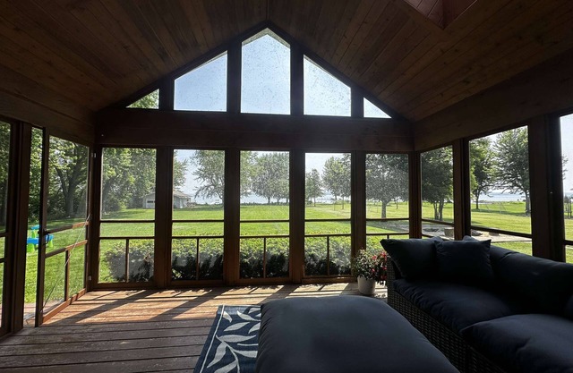 New listing. Charming 3-bedroom lake house in Van Dyne. 10 miles from EAA.