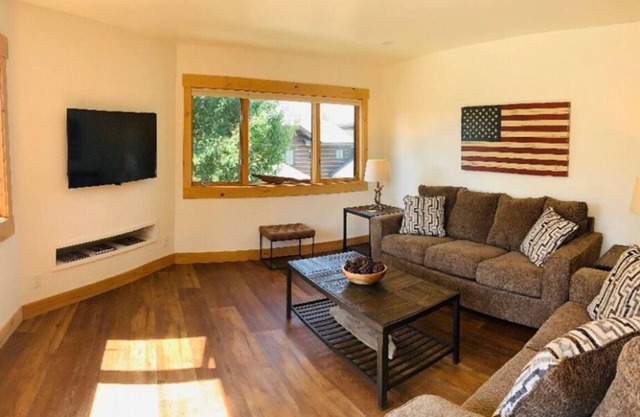 NEUE AUFLISTUNG! Charming Downtown Bigfork
