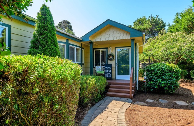New listing! Charming beach area home in famed Heceta Beach