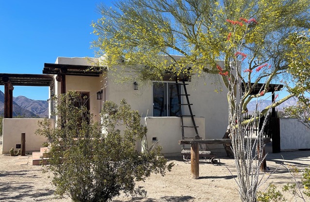 NEW LISTING! Cozy private Casita. Couples getaway!