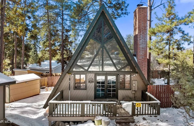 New Listing - Cozy A-Frame cabin in adorable Mt neighborhood just 12 min to DT!!