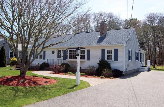 New Listing! Cozy Cottage near Mayflower Beach.