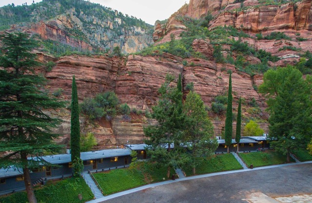 NEW LISTING! Destination Oak Creek-Estate by RedAwning