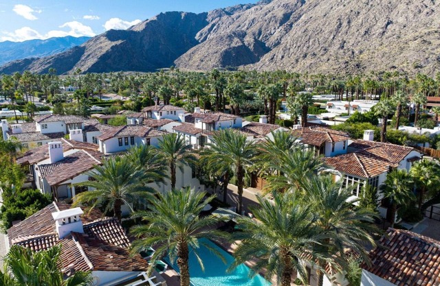 NEW LISTING DISCOUNT - Spectacular Condo in Downtown Palm Springs -- Pool, Spa
