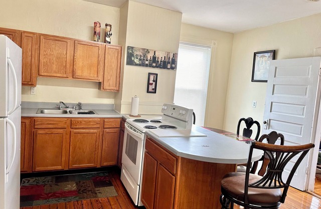 New Listing Discount Private 2BR Apt near Downtown Sleeps 4