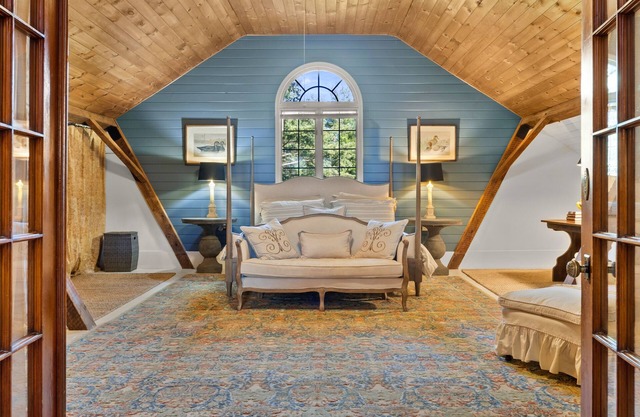 New listing! Dublinshire Farm #3: Stunning grand apt in lovely country barn.