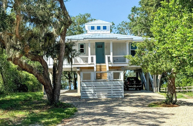 New Listing! Fiddlers By The Bay 3BR/2BA home with dock on the bay