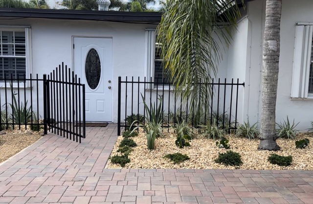 New Listing! Hidden Cottages in The Redlands
