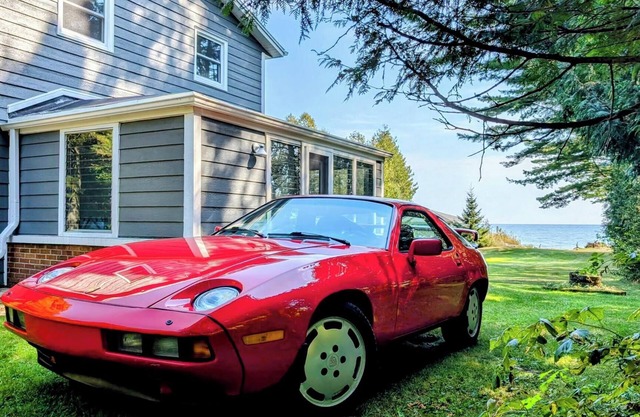 New Listing: Lake Michigan beach home: kayaks, games, PS5, foosball, volleyball